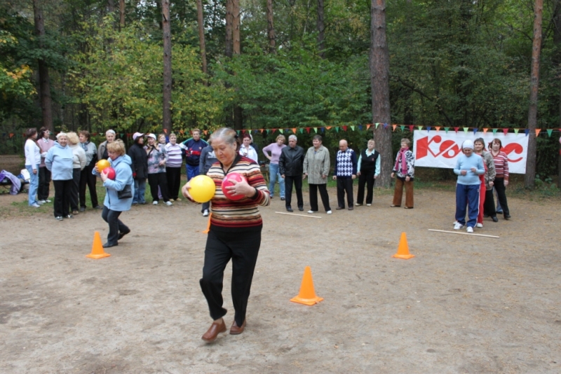 Компания &laquo;Комус&raquo; помогла отпраздновать пенсионерам День пожилого человека