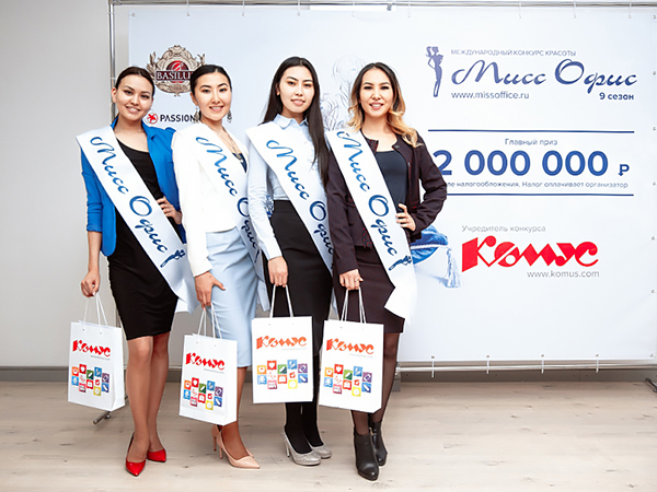 мисс офис 2014. фотосессия сотрудниц предприятия в вечерних платьях картинки.