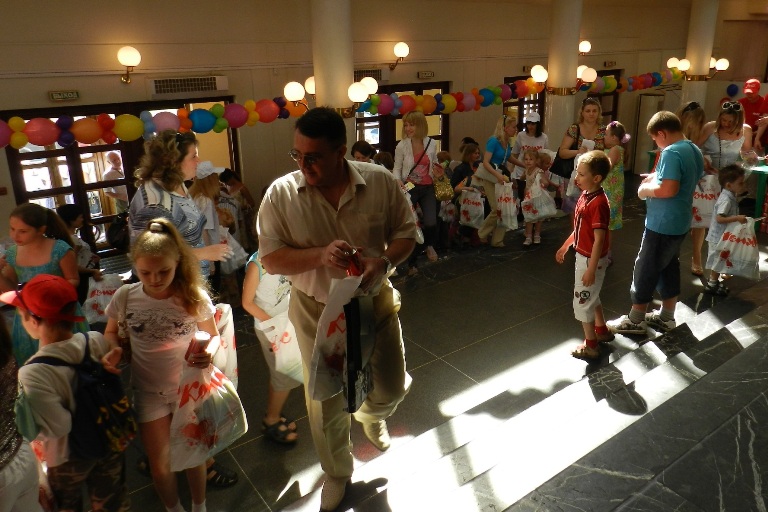 Международный день защиты детей. Цирк Никулина на Цветном бульваре встречает гостей.JPG