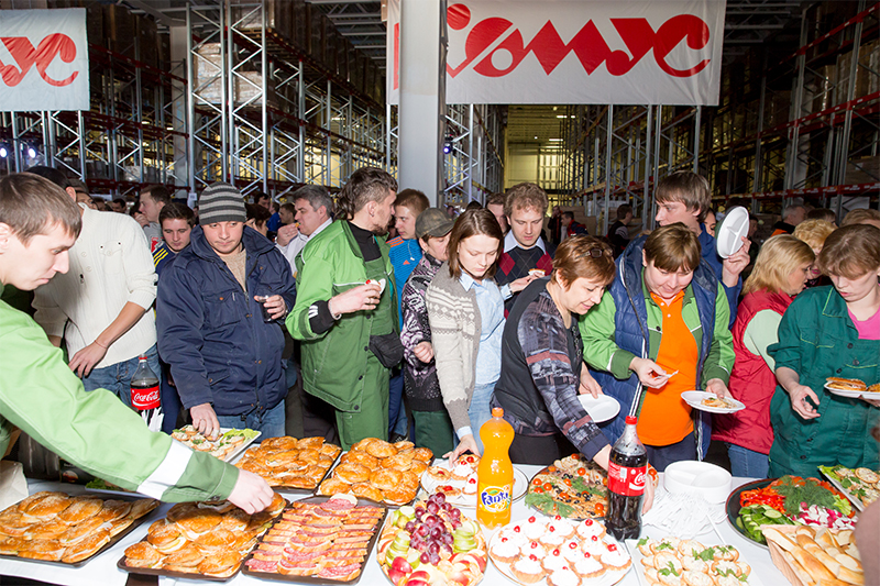 Комус сотрудники москва